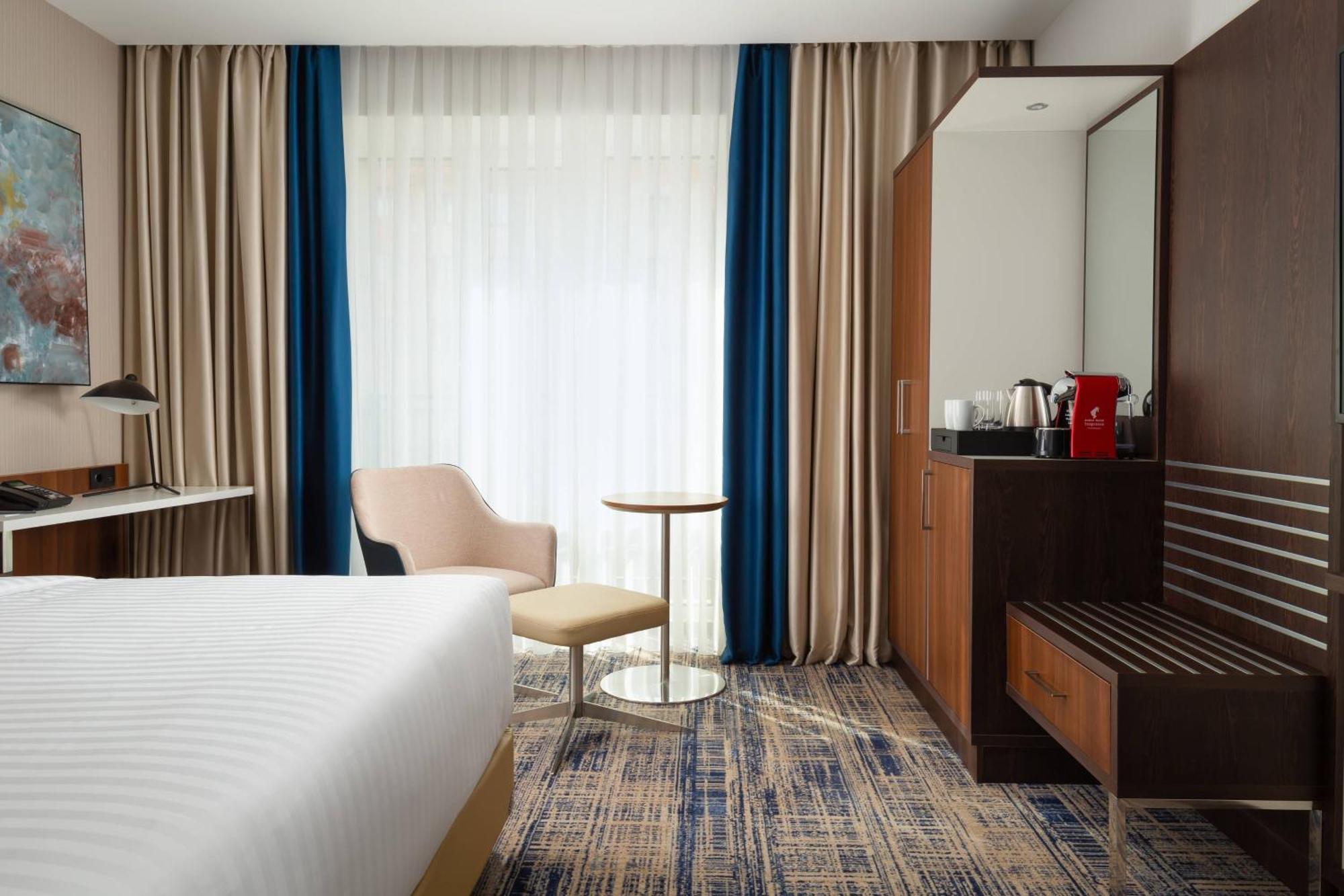 Hotel Courtyard By Marriott Tashkent Esterno foto