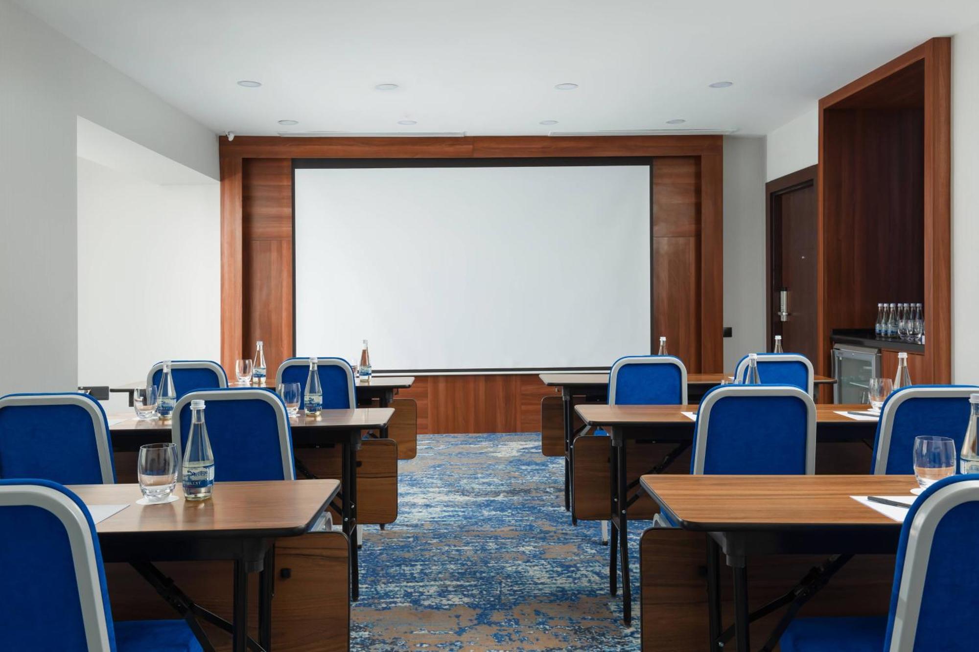 Hotel Courtyard By Marriott Tashkent Esterno foto