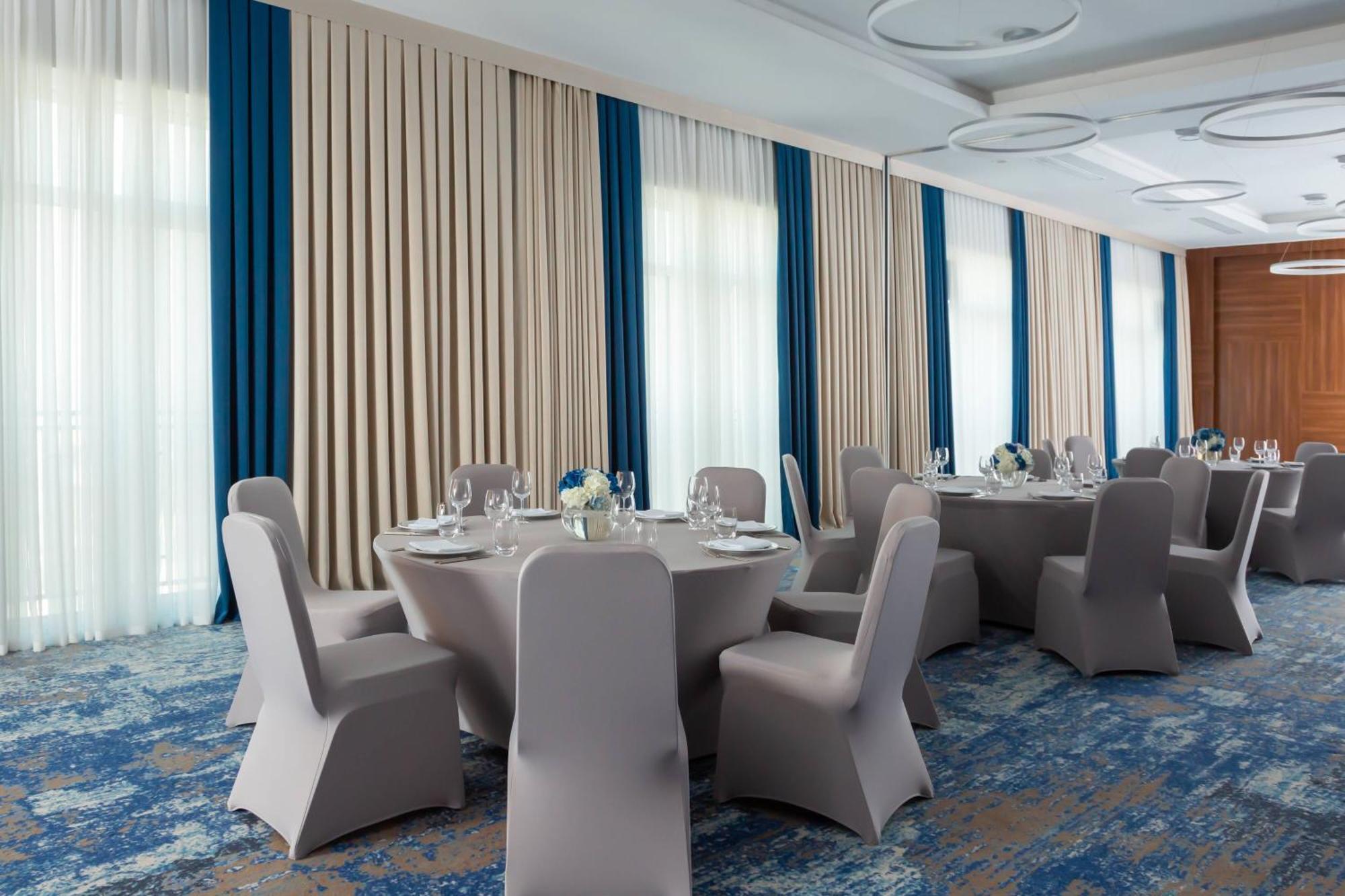 Hotel Courtyard By Marriott Tashkent Esterno foto