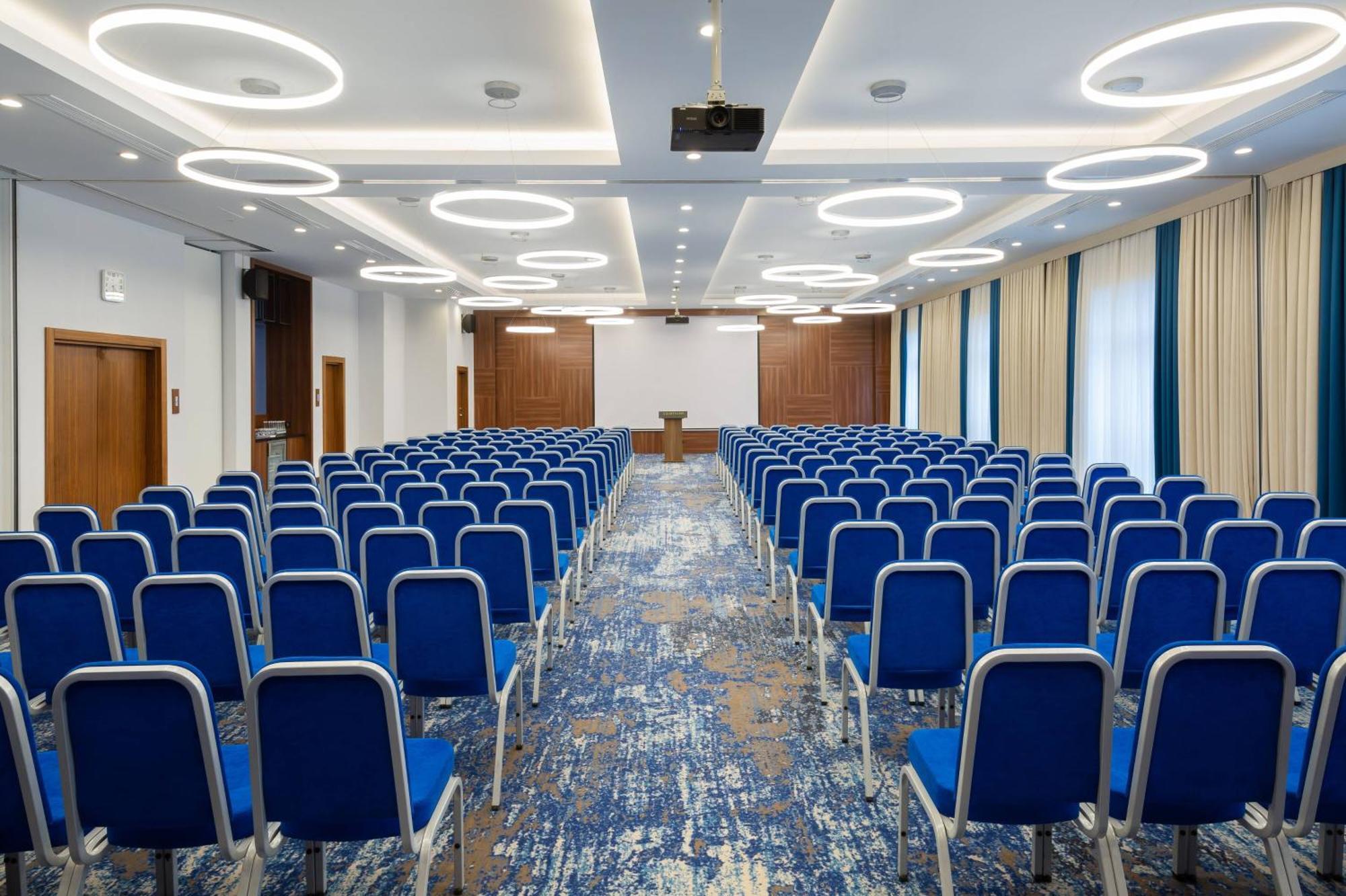 Hotel Courtyard By Marriott Tashkent Esterno foto