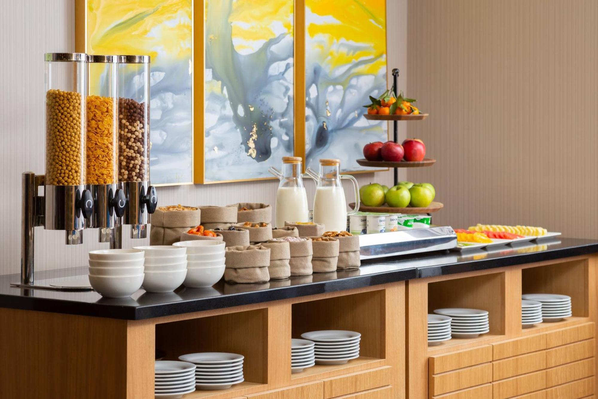 Hotel Courtyard By Marriott Tashkent Esterno foto