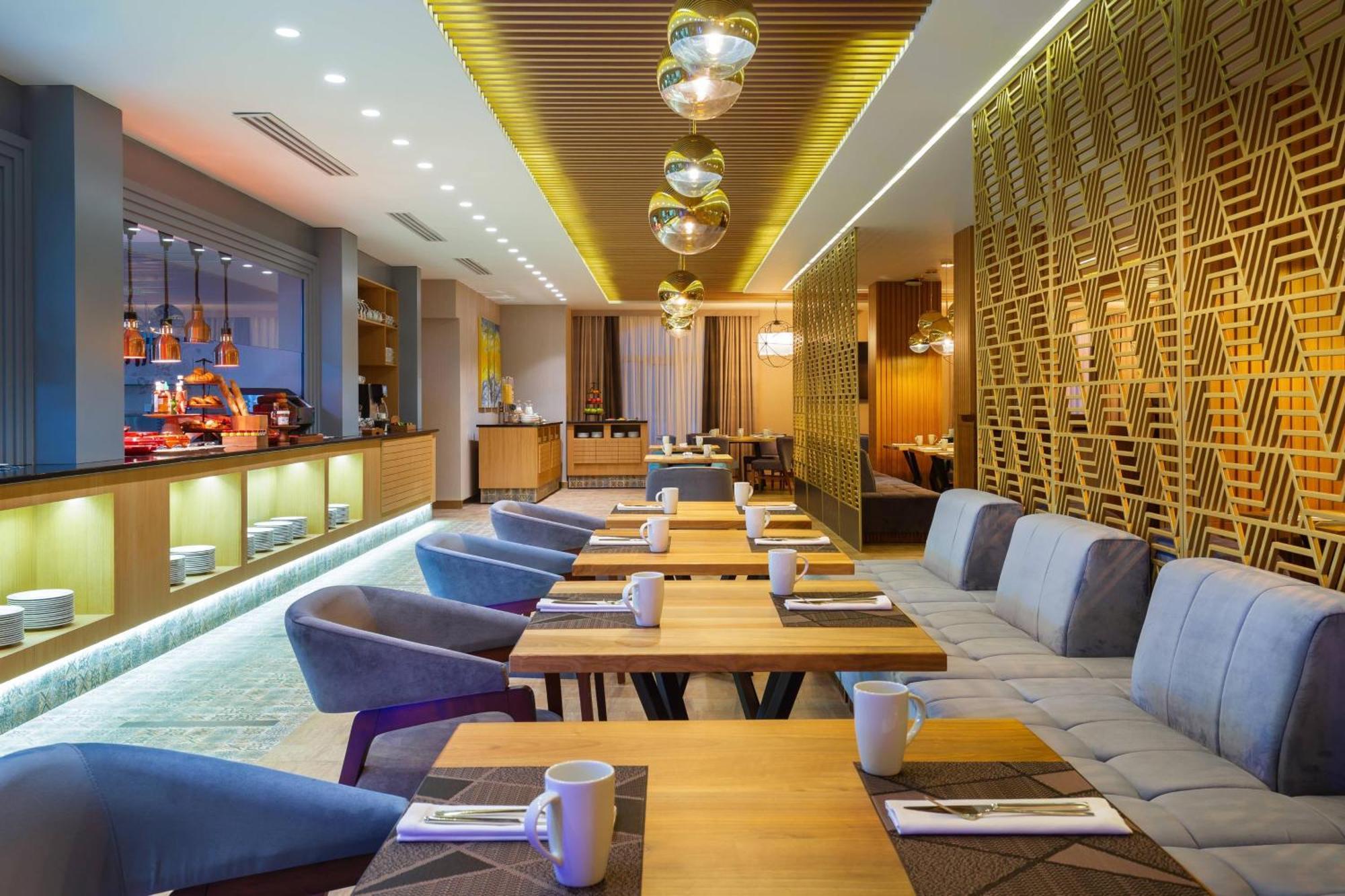 Hotel Courtyard By Marriott Tashkent Esterno foto