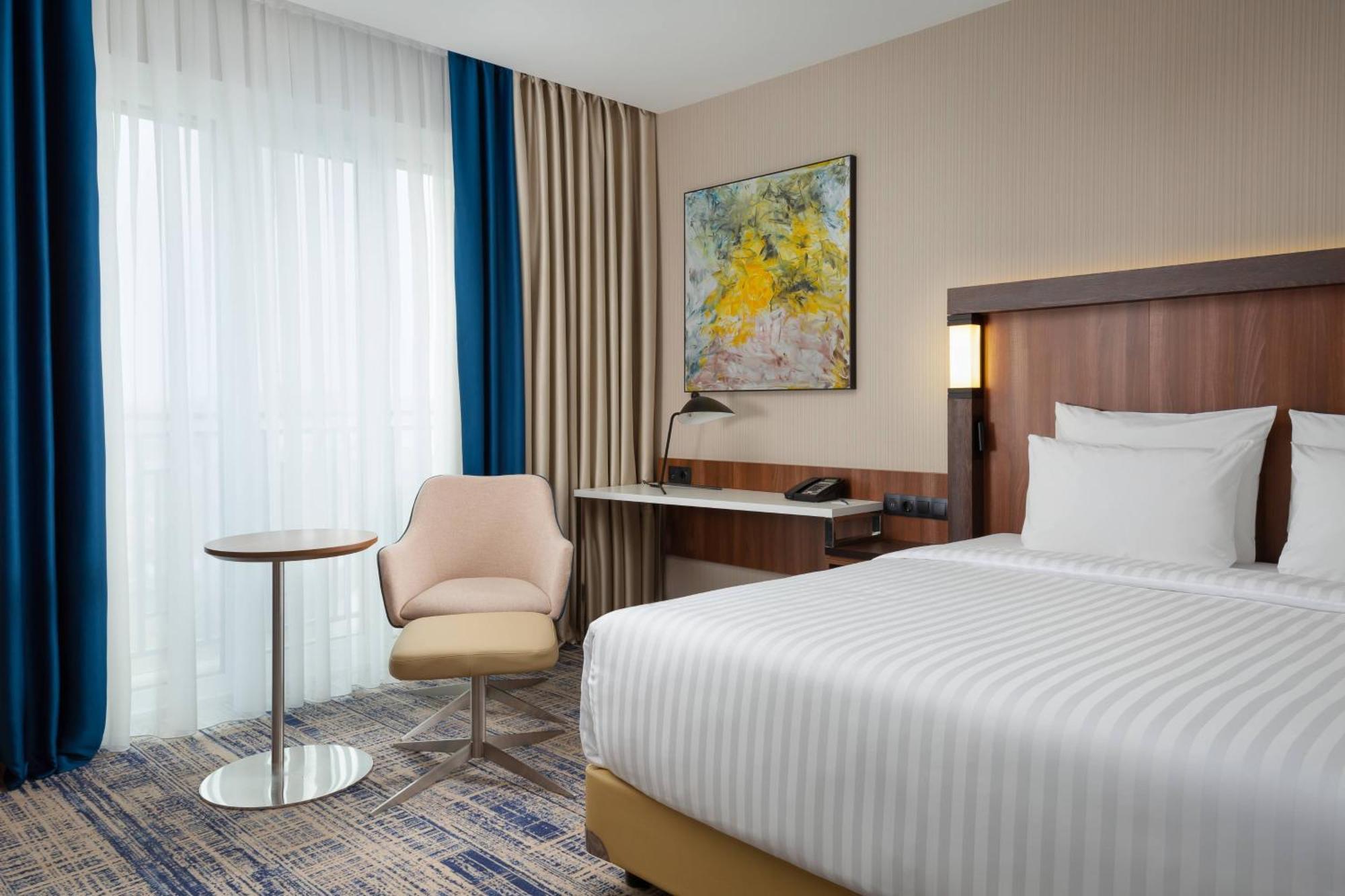 Hotel Courtyard By Marriott Tashkent Esterno foto