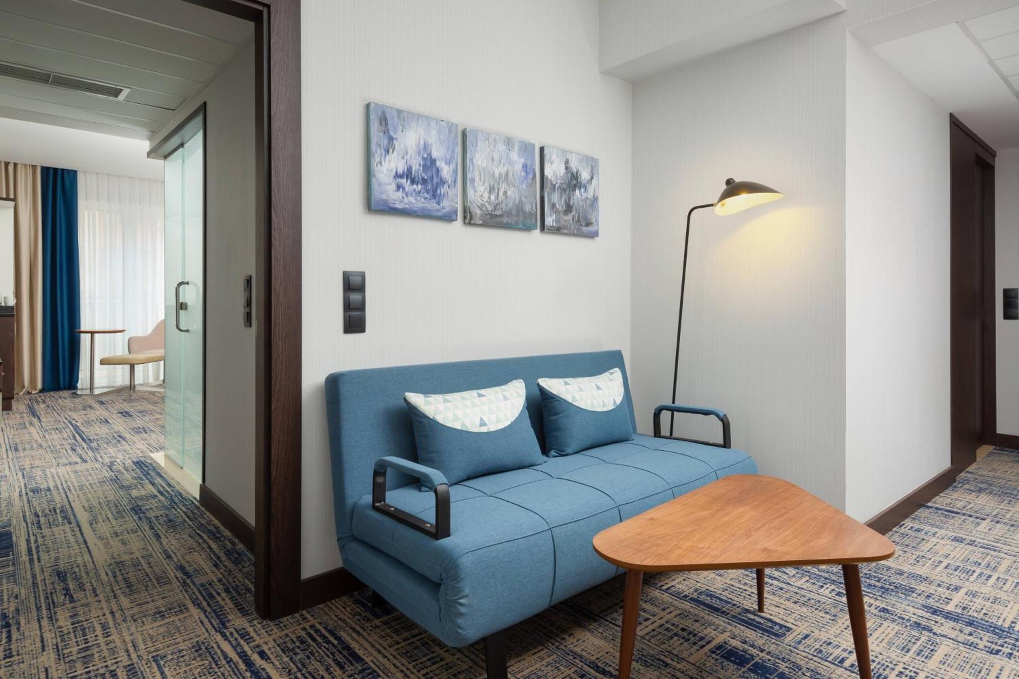 Hotel Courtyard By Marriott Tashkent Esterno foto