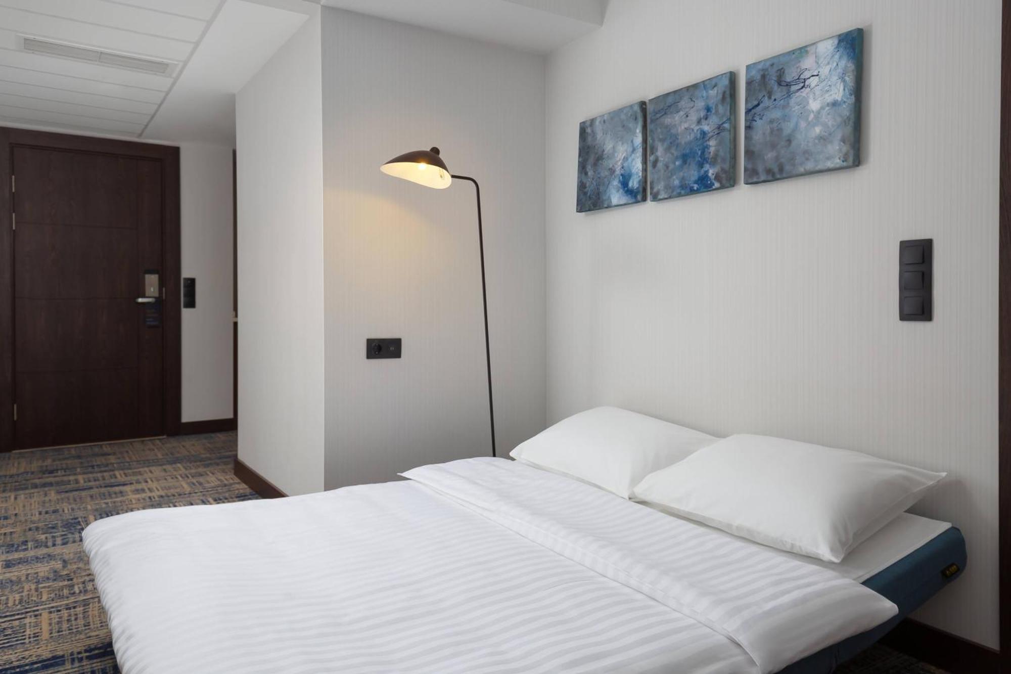 Hotel Courtyard By Marriott Tashkent Esterno foto