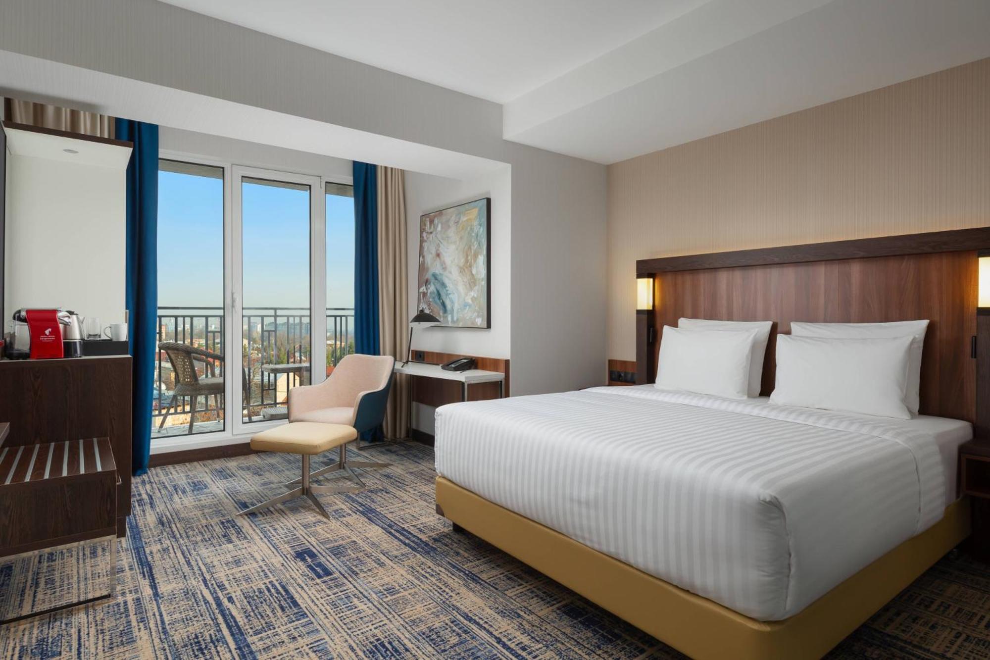 Hotel Courtyard By Marriott Tashkent Esterno foto