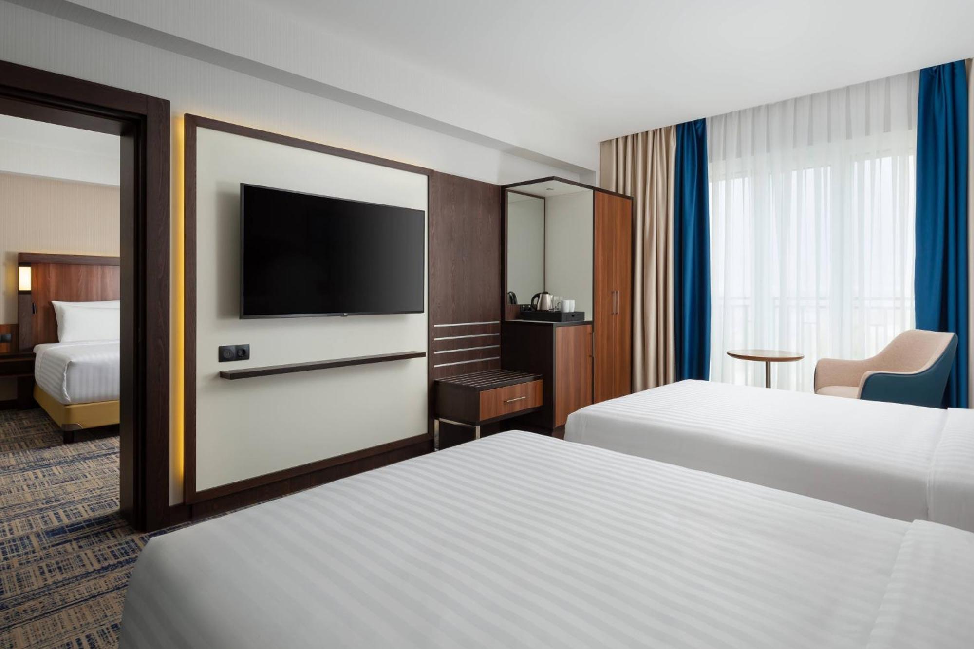 Hotel Courtyard By Marriott Tashkent Esterno foto