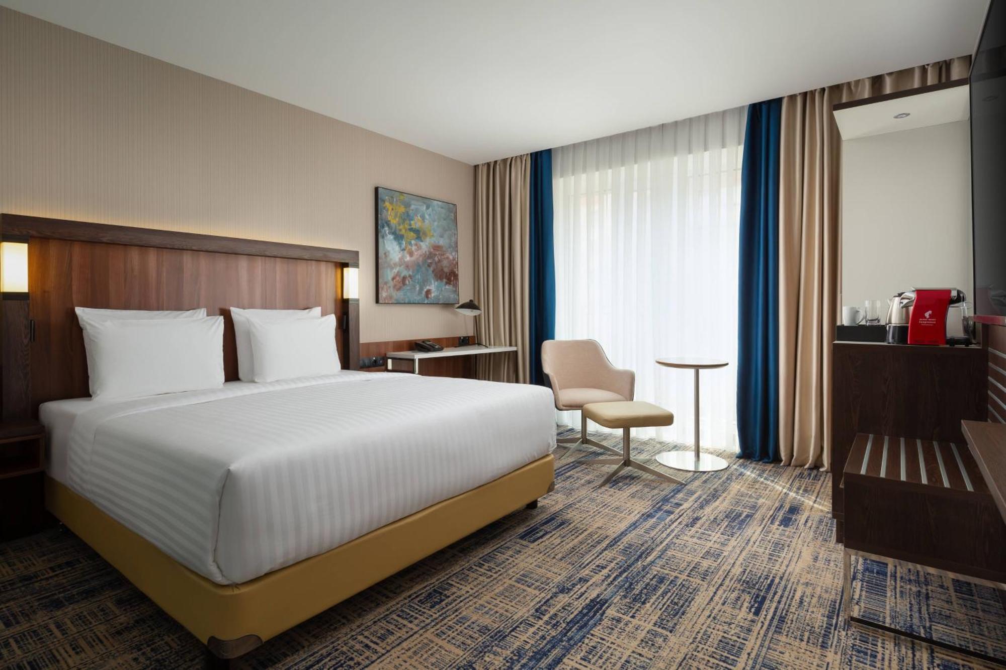 Hotel Courtyard By Marriott Tashkent Esterno foto